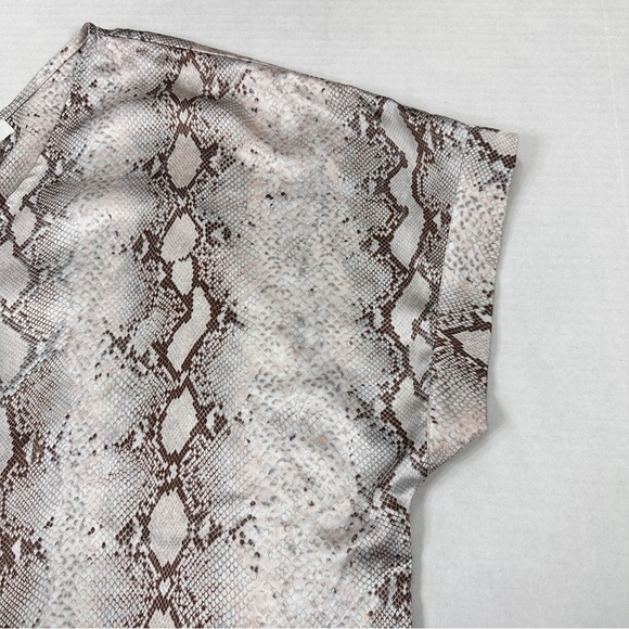 Entro Snake Print V neck Top - Picture 3 of 9